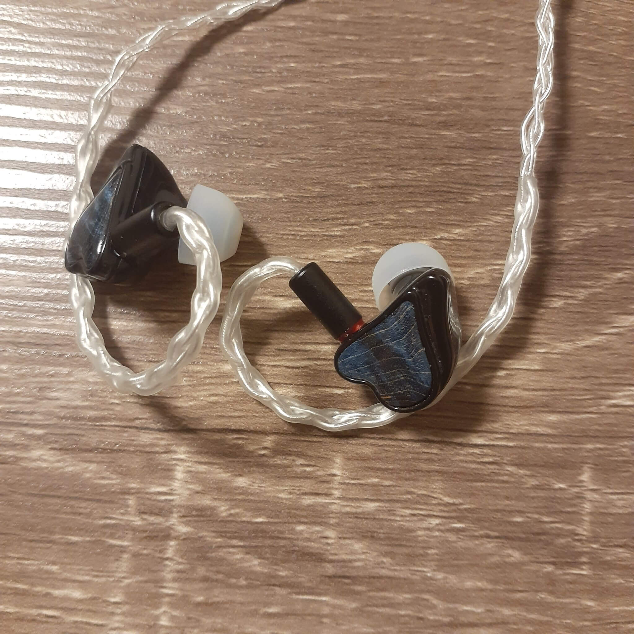 Warm sales sounding headphones